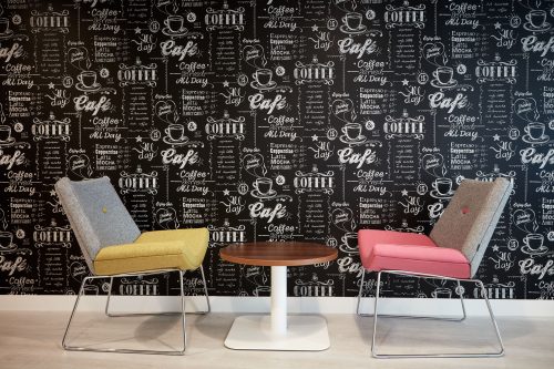 wavenet table and chairs